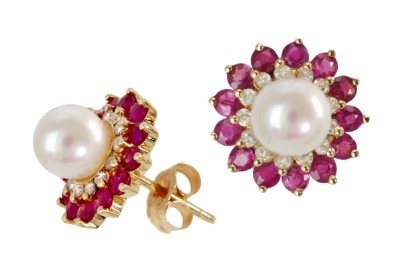 Złote kolczyki z perłami Akoya (wzór FLO)